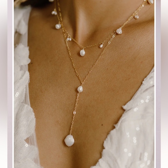 Delany Wander and Lust Lariat necklace gold pearl - Picture 2 of 4